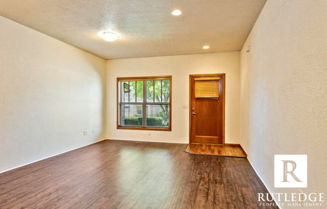 3 beds, 2.5 baths, $2,195, Unit 522