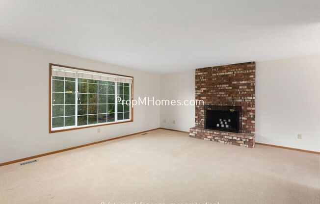 Spacious Four Bedroom Split-Level Home In Milwaukie!