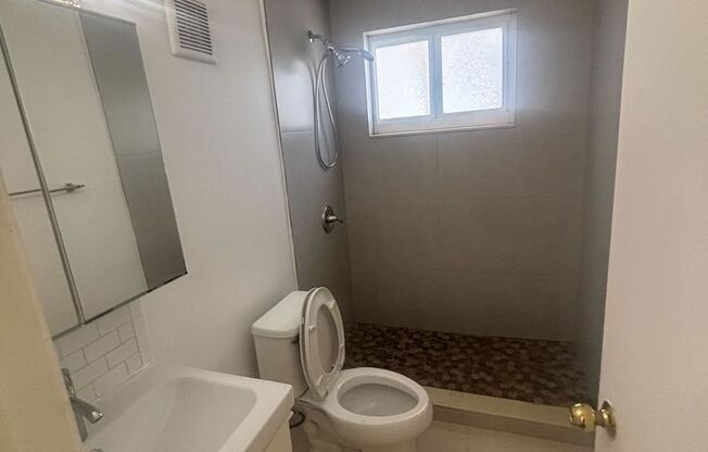 2 beds, 1 bath, 750 sqft, $2,050, Unit #4