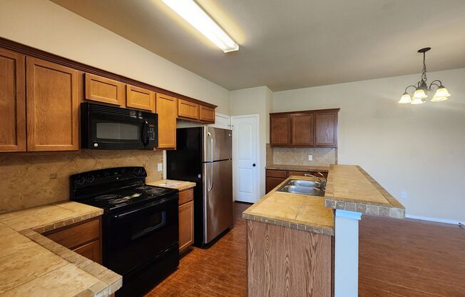 3 beds, 2 baths, $1,545