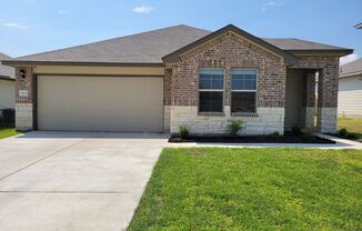 Large Open Floorplan with 3 Br in Killeen off of Roy Reynolds!