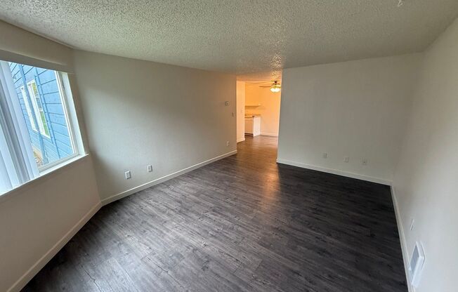 2 beds, 1 bath, 825 sqft, $1,295, Unit 421