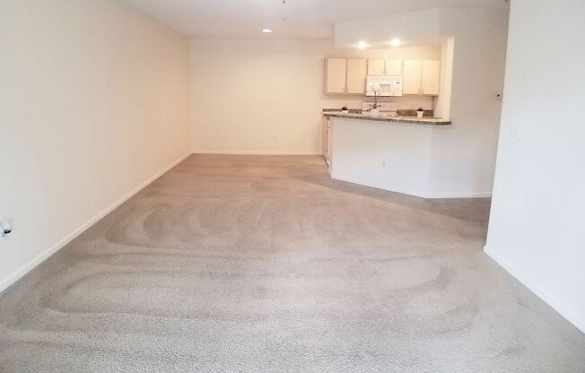 Beautiful 1/1 Condo x Rent @ The Crest at Waterford Lakes Close to UCF and Valencia College !!!