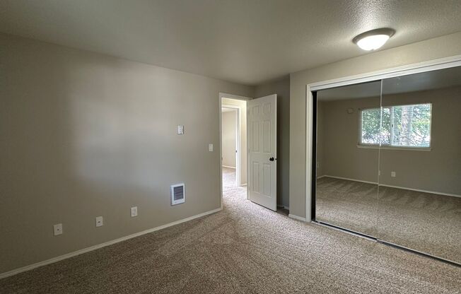 3 beds, 1 bath, 1,040 sqft, $1,525, Unit 66