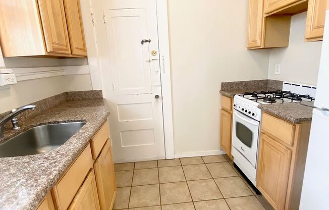 Great location!  Just one block from the Top of Nob Hill!
