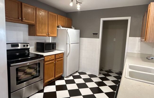 3 beds, 2 baths, $2,750