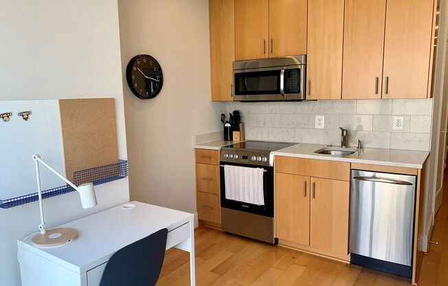 1 bed, 1 bath, $2,450, Unit 408