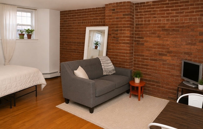 23 E SPRINGFIELD