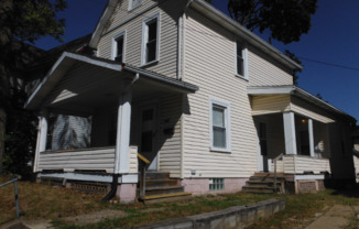 1418 WOODLAND AVE NW