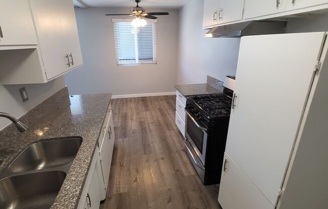 Newly Remodeled 2 Bedroom / 1 Bath Apt Located In Inglewood (DOWNSTAIRS UNIT!) 1/2 off the 1st month