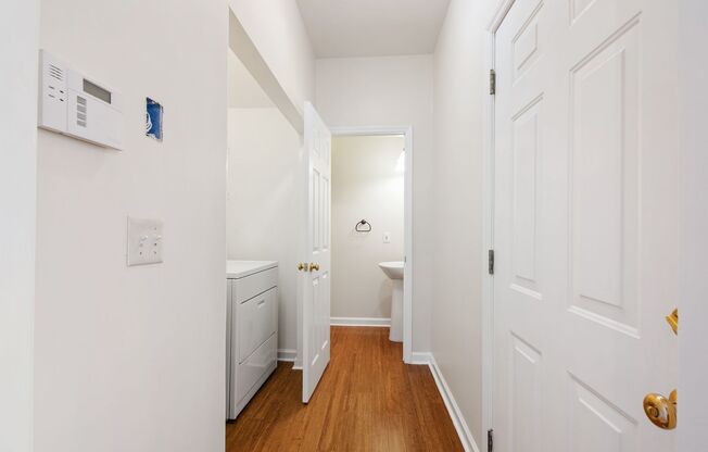 Lovely 3-Bedroom Townhome in Fantastic Raleigh Location!