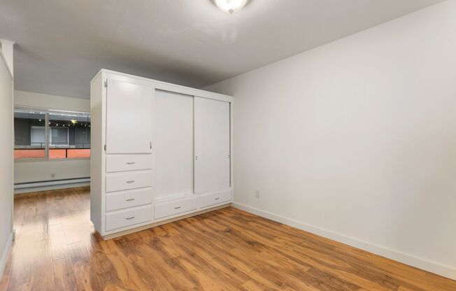 Studio, 1 bath, 385 sqft, $1,195, Unit #5233-6