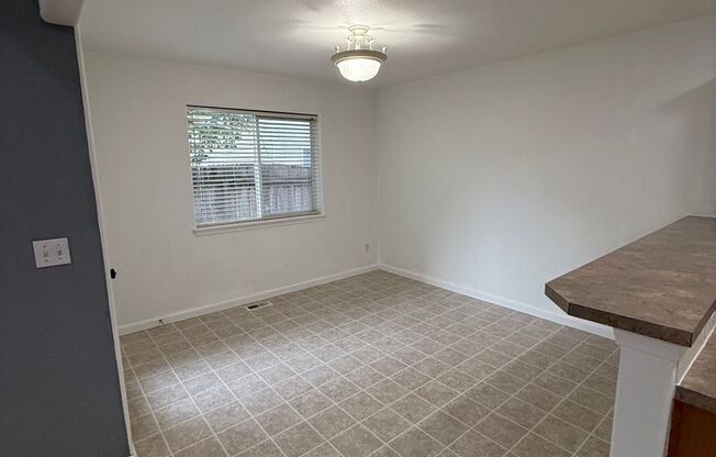 Beautifully Refreshed 2-Story in East Vancouver! 3B/2Ba with Vaulted Ceilings, Fenced Yard & 2-Car Garage!