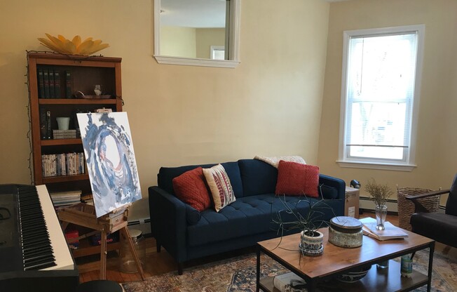 3 beds, 1 bath, $4,000, Unit 1