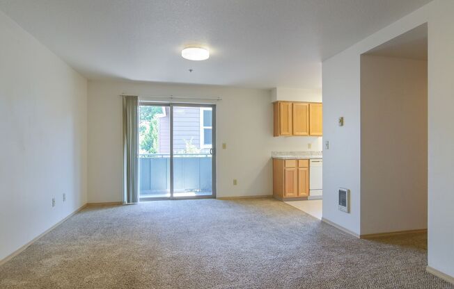 3 beds, 2 baths, $2,200, Unit 10