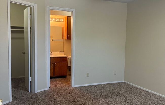 2 beds, 2 baths, 956 sqft, $1,125, Unit 049