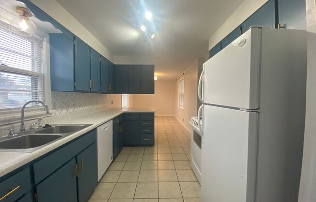 3 beds, 1 bath, $2,395