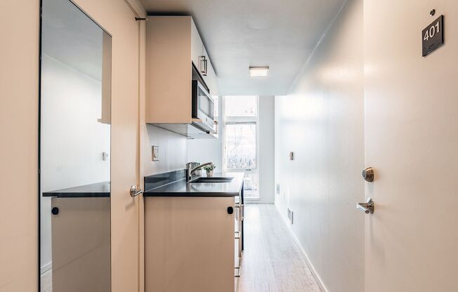Studio, 1 bath, 190 sqft, $850, Unit 405