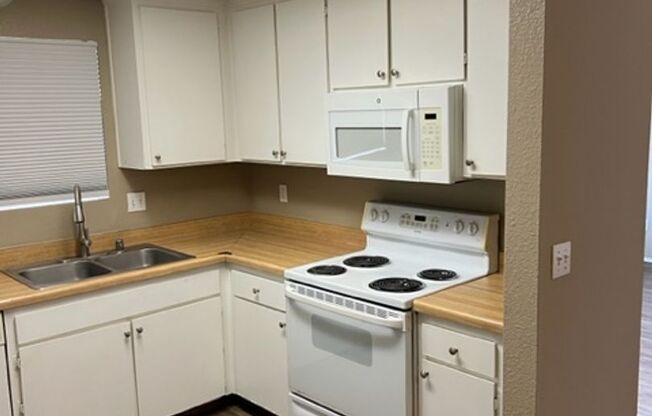 2 beds, 2 baths, 900 sqft, $2,000, Unit #3