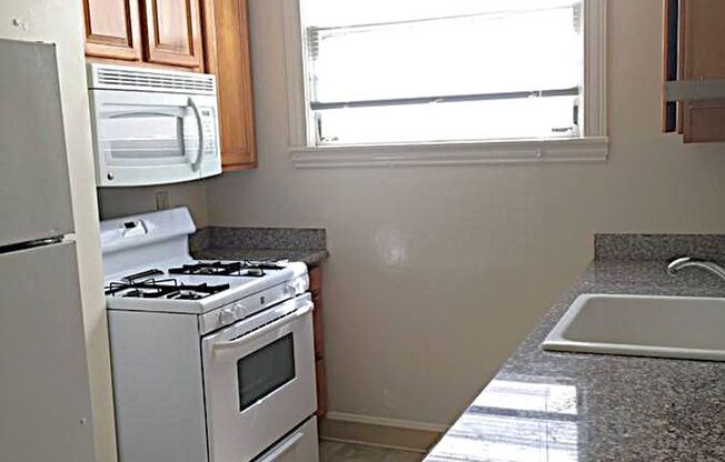 2br - 650ft2 - Sunny Apartment, Close to everywhere! Near by BART & CAL