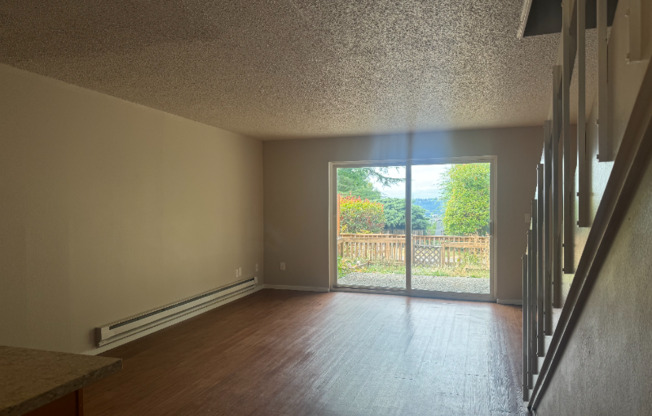 308 Summit Ave N 12