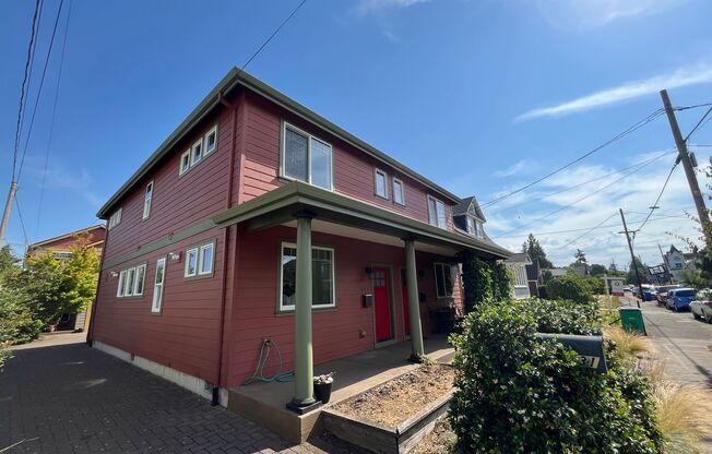 Lovely NE 3 Bed 2.5 Bath Townhome -  Hardwood Floors and Washer and Dryer Included!