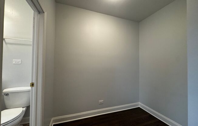 Studio, 1 bath, 450 sqft, $1,375, Unit 206