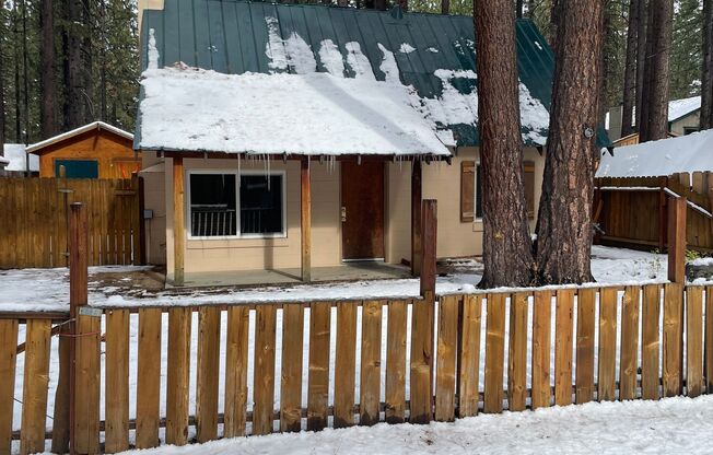 Upgraded and Cozy Al Tahoe Cabin - long term rental