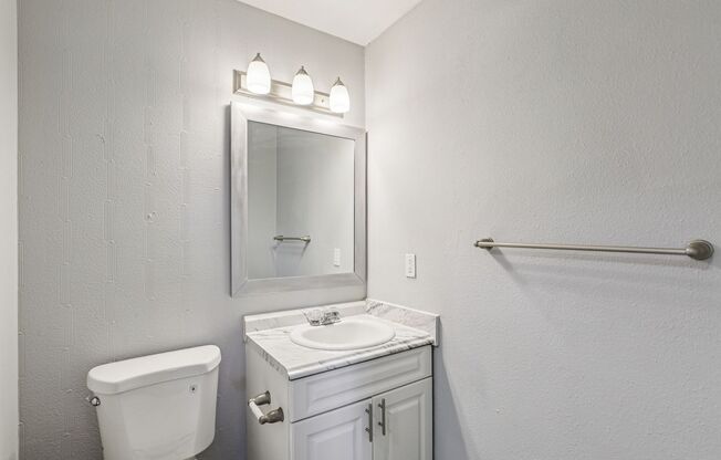 2 beds, 1.5 baths, 850 sqft, $1,600