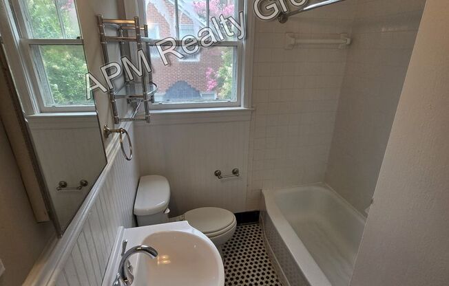 Upstairs condo in Earlewood Commons