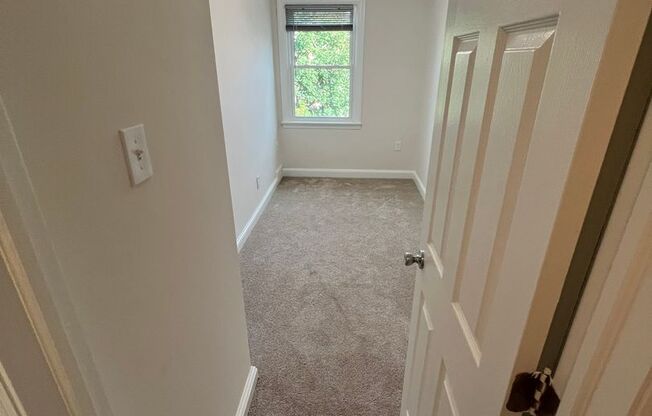Charming 3-bedroom, 1-bathroom home + Garage located in Clifton Heights