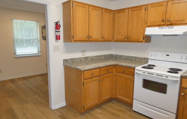 4 beds, 2.5 baths, $1,900, Unit Apt E