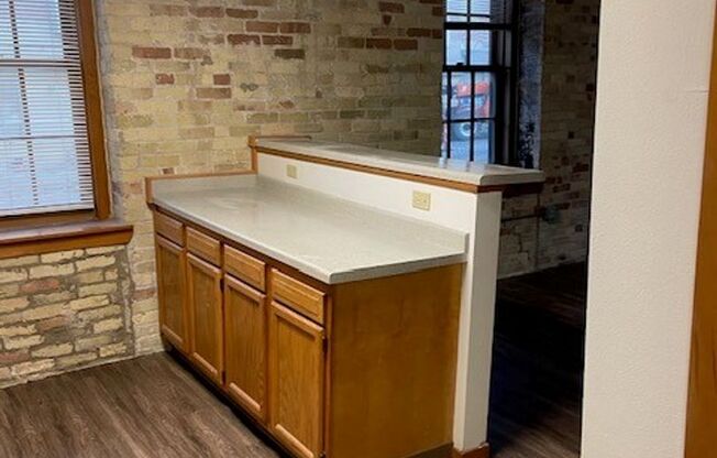 1 bed, 1 bath, 653 sqft, $1,050, Unit 120