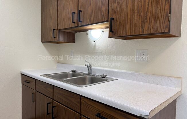 2 beds, 1 bath, 850 sqft, $825, Unit 36