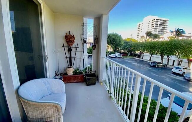 3 beds, 2 baths, $5,500, Unit # 207