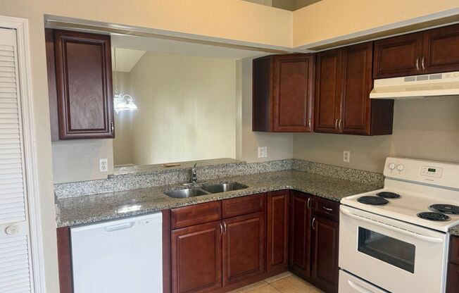 3/2 Villa Located in Desirable S. Orlando Meadow Woods.