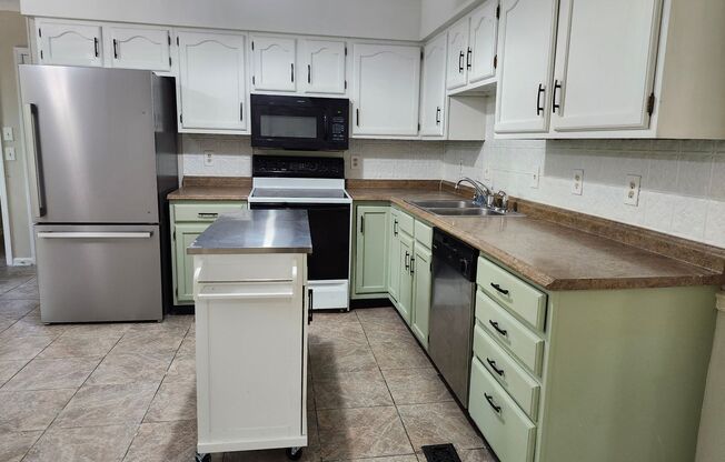 Spacious 4 bedroom 2 bath home in North HIxson/Middle Valley Area