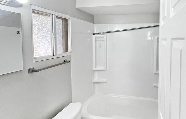 3 beds, 1 bath, $1,295, Unit 1