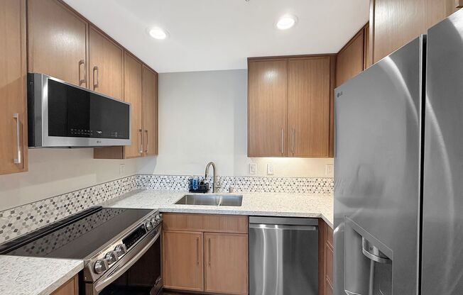 2BR/2BA with Dual Patios in Prime Downtown San Diego Location!