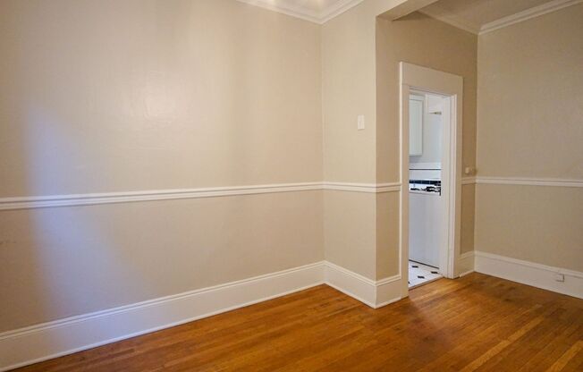 Adorable Studio w/Hardwoods, Built-ins & Walk-in Closet!