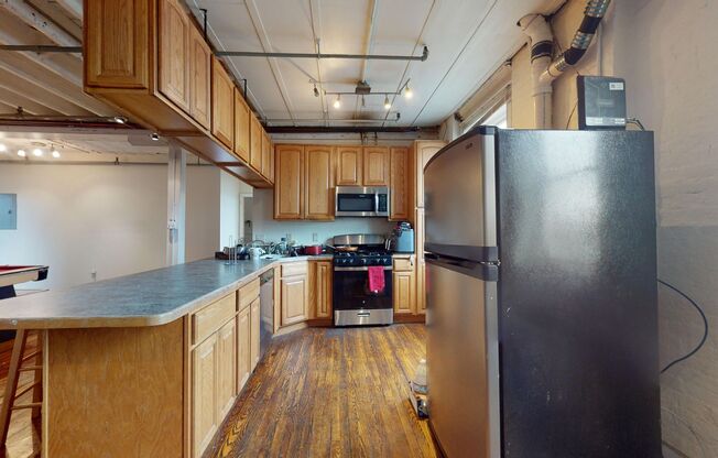 3 beds, 1 bath, 1,596 sqft, $2,695, Unit 2B