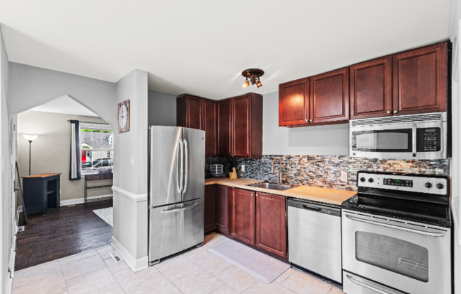 206 E 37 ST