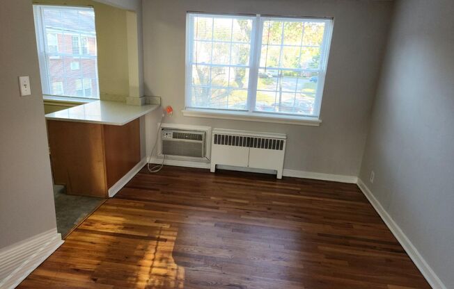 2 beds, 1 bath, 897 sqft, $2,335, Unit G-14