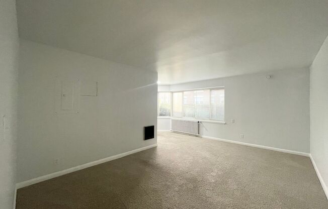 1 bed, 1 bath, 670 sqft, $1,595, Unit Hamrick 02