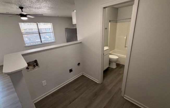 2 beds, 1 bath, 855 sqft, $1,049, Unit 3370-11