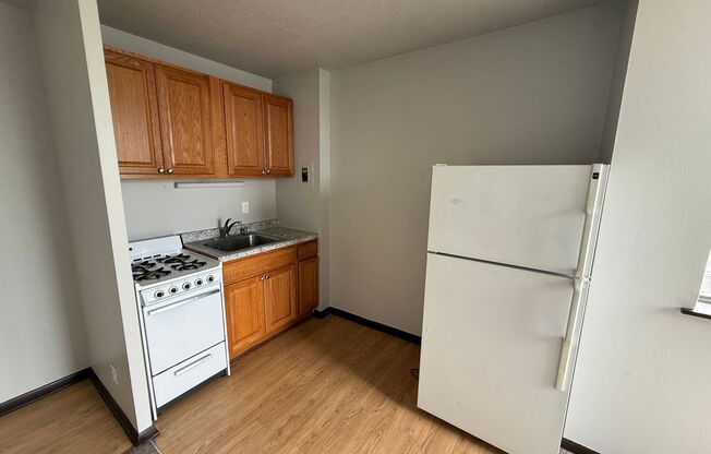 Studio, 1 bath, $695, Unit 409