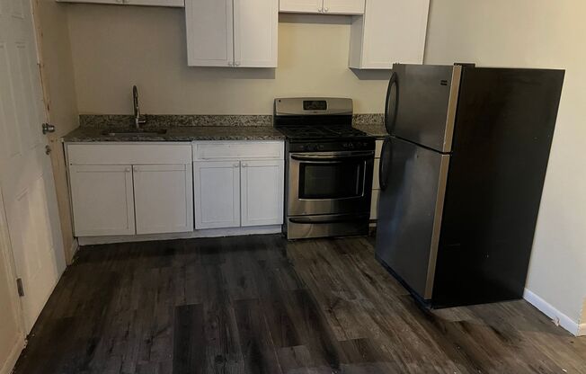 One bedroom one bathroom apartment with heat included