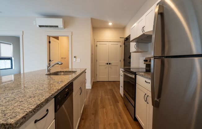 1 bed, 1 bath, 579 sqft, $1,400, Unit 24