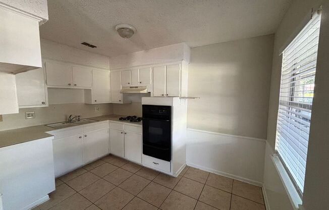 2 beds, 1 bath, 826 sqft, $950, Unit 1619