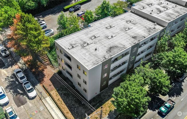 1 Bed 1 Bath Condo HIGHLY DESIRABLE Alaska Junction neighborhood